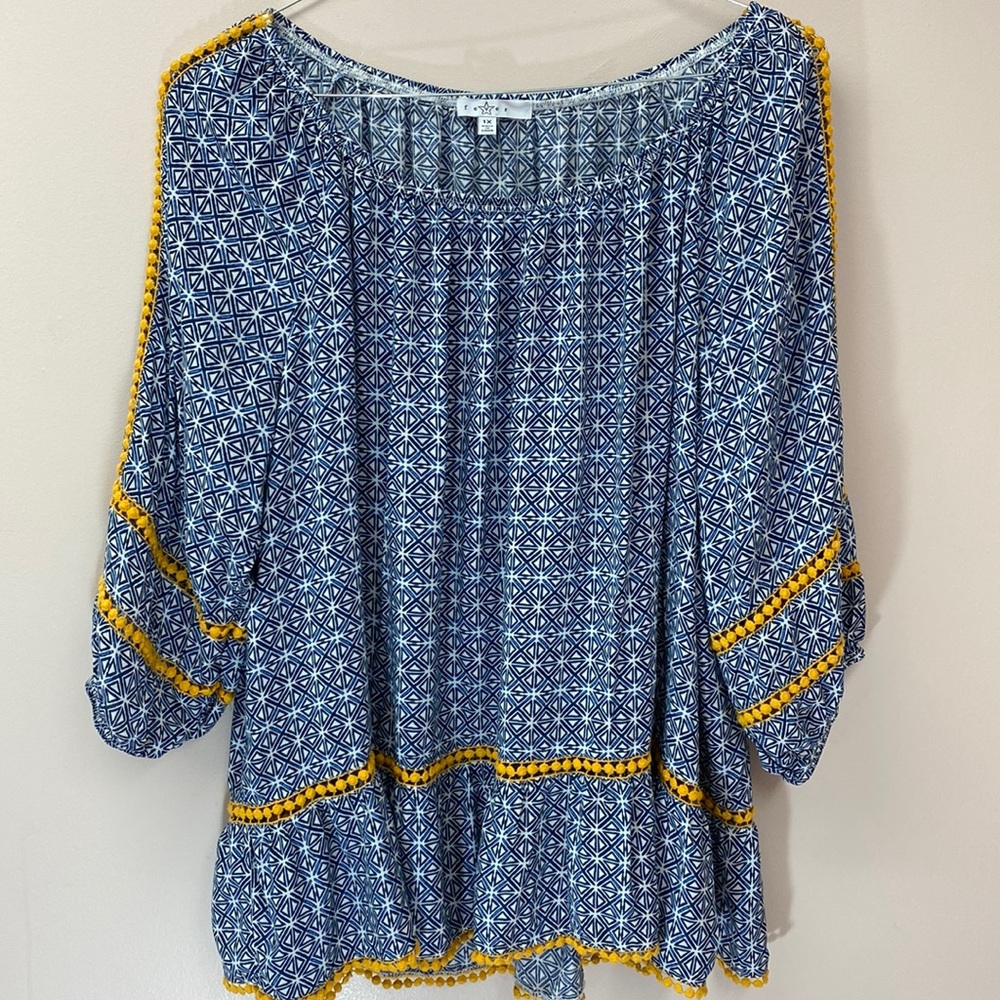 Fever loose fitting top SZ 1X. Blue print with bright yellow accent detail